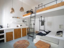 Mykonos Nest-Stylish Boho Loft in the heart of Chora 2-4 Guests, hotel en Megali Ammos
