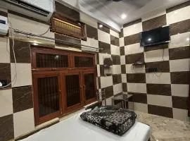 Chandra Guest House