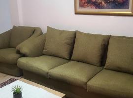 Cozy Apartment Ennasr, hotel in Ariana