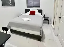 Cozy House 2 Rooms - Cute Private Room - Close to airport & Free parking