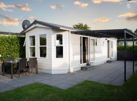 Mikas Ferienhaus mit Flussblick, hotel in Lathum