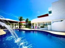 Casa Grega Aju em Condomínio Frente Mar com Piscina