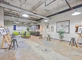 Stunning Downtown Apartment with Pool, Laundry, Parking