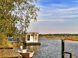 Urlauberschiff Neptun im Ostseebad Prerow, Hotel in Prerow