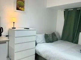 Light & Lamp, En-Suite Studio, in Woolwich