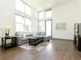Charming 3 Bedroom Apartment with Pool Near San Diego Convention Center