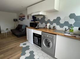 Appartement neuf 1 Chambre en rez de jardin avec, Hotel in Lovagny