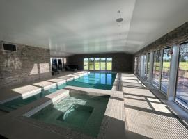 체스터에 위치한 호텔 Four Bedroom House With Private Pool - Stunning countryside location with parking close to Chester City Centre