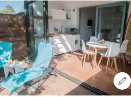 Petit cocon avec terrasse à 150m de l'océan