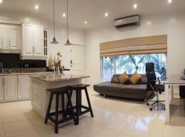 Condo Niko - Centrally Located, Steps to Beach!, condo in Tamarindo