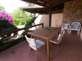 Casa di Giò - Bilocale con giardino, hotel a Porto Pollo