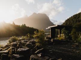 Milford Sound Lodge โรงแรมในมิลฟอร์ดซาวด์