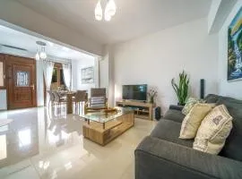 Stylish home - comfortable holidays near the beach.