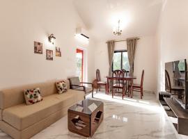 Modern 1BHK Condo With Pool 3min Walk To Beach, acomoda&ccedil;&atilde;o em condom&iacute;nio em Orlim