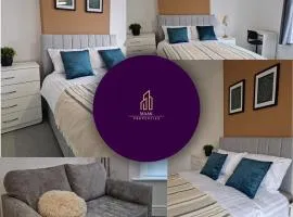 Spacious Luxury Room for working Professionals