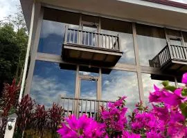 Heliconias Rainforest Lodge