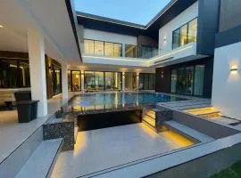 Zoe NaJomtien Pool Villa