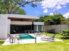 Casa Mobula - Modern single-level Home, private Pool, near Beach