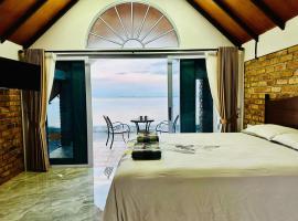 La Seahorse Homestay, private villa sea view Sebong Pereh, Bintan Island: Sebungpelangka şehrinde bir otel