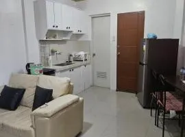 Mel's Place Batangas City Unit 4 Sta Rita 2 Bedroom House w Free Parking, Google TV WIFI 4 Guests