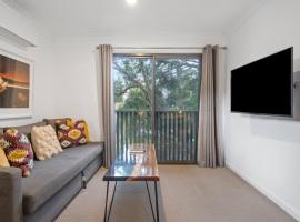Beach Days & Bondi Ways Getaway on Watson, Hotel in Sydney
