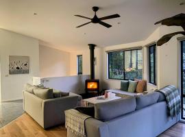 FernGully Escape | South Durras | 4 bed 3 bath – hotel w mieście Durras