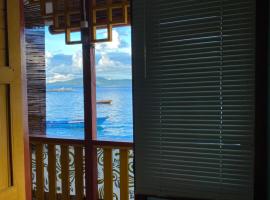 Three Ken Homestay & Cafe, hotell sihtkohas Manado
