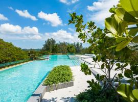 BeachSide and SeaSide Residences Apartment 200 m to Bang Tao Beach، فندق في شاطئ بانغ تاو