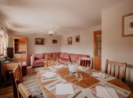 Gîte du Fronholz - Maison alsacienne avec jardin et service traiteur, hotel in Epfig