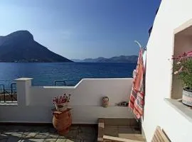Aegean Villita on beach apartment