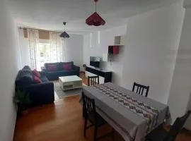 Excelente piso de 3 habitaciones dobles, 2 baños y terraza 30 mts