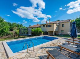 Villa Ladonja, a charming and cozy villa in a rustic setting, Hotel in Gradišće