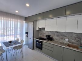 Bright Gray Нові затишні апартаменти біля центру, hotel em Ternopilʼ