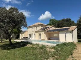 Grand Mas provençale rénové avec piscine