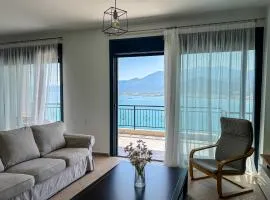 Byron's seaview Home in Stalis