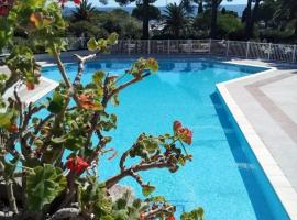 T1 bord de mer avec piscine dans residence privée – hotel w mieście La Garonnette-Plage