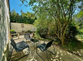 Appart' Basly - avec terrasse à 7km des plages, hotel di Basly