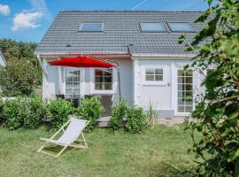 Ferienhäuser Insel Usedom Haus Samara 8 - Blick aufs Achterwasser! Whirlpool und Sauna, hôtel à Lütow