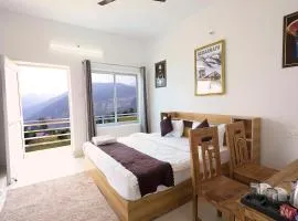 LA Riqueza Sushanti Retreat - Mountain View Rooms with Balcony # Pure Veg Restaurant # Jain Food Available # Parking # Customer's choice Hotel