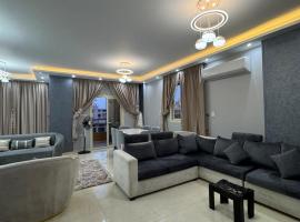 Quiet Apartment in Sheikh Zayed Near Top Malls, hôtel à Sheikh Zayed