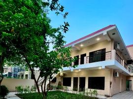 Nature's Nook, ξενοδοχείο σε Noida