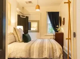 Adelaide CBD Cozy Stay at Secluded Botanic Cottage with Free Parking