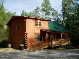 Spacious Cabin Rental with Forest Views near Charleston, West Virginia, hotel v destinaci Hico