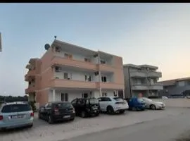 Apartments D&E