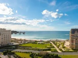 EUGENIE - Apt with balcony and sea view and Hotel du Palais in Biarritz