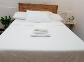 Sundown Private Studio Rooms, Pension in General Luna