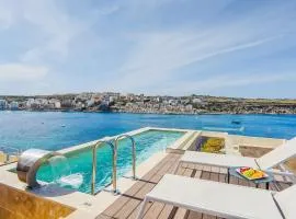 House of Luxury with Pool by Solea