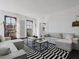 4 BR Apartment - ZENTRAL - GERÄUMIG - KÜCHE - TERRASSE - WIFI - KAFFEE - PARKHAUS