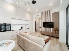 Hanza Tower Apartment No 428 - Swimming pool, jacuzzi, balcony, viewing terrace