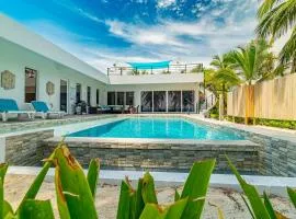 4 Br Belize Beachfront Villa W Pool, Beach & Pier